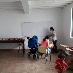 Fundacion-con-las-manos-de-maria-y-jesus